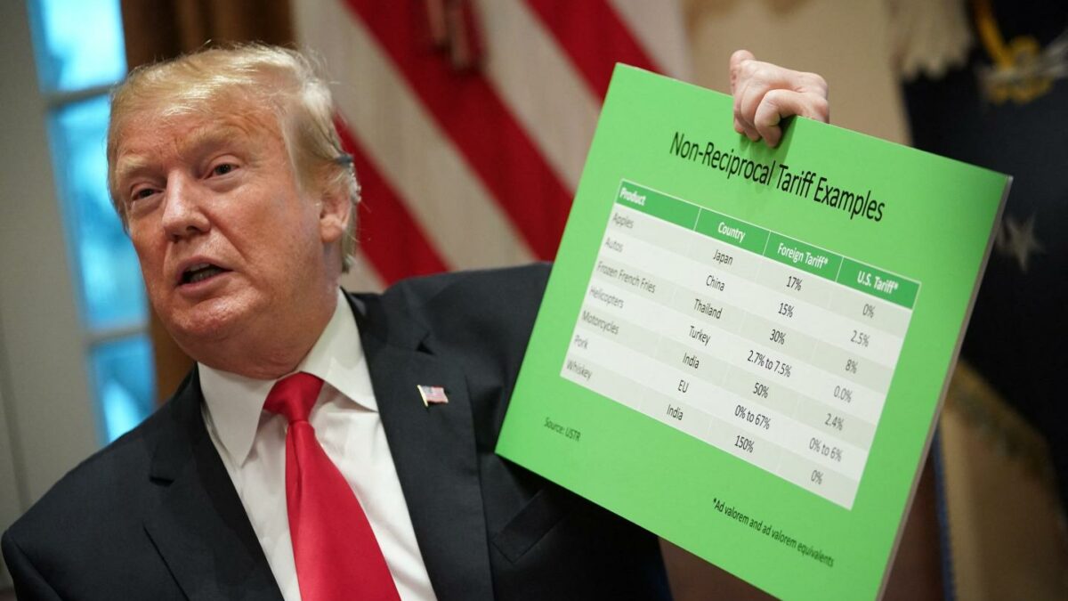U.S. President Donald Trump holds a tariff table as he speaks in the Cabinet Room of the White House on Jan. 24, 2019.