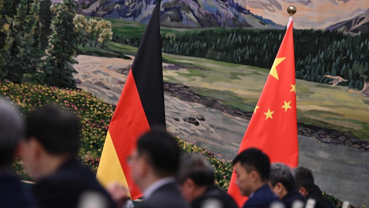 Photo of German and Chinese flags